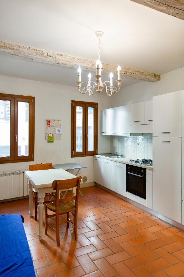 Graceful Apartment In The Heart Of Florenţa Exterior foto